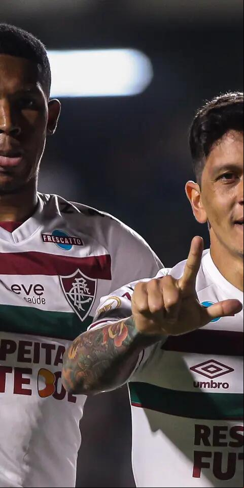German Cano e companheiro comemoram gol do Fluminense 